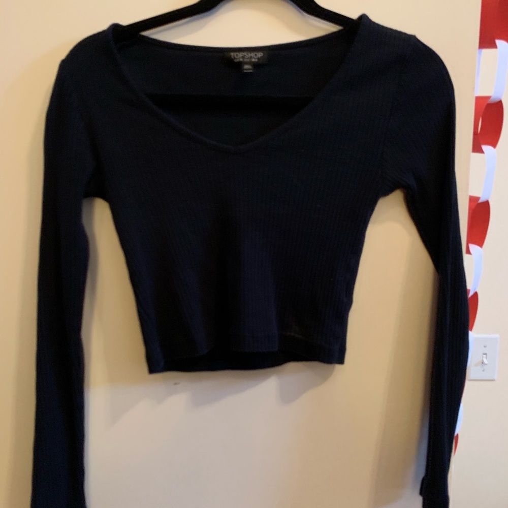 Crop top ALSO AVAILABLE IN GRAY (not pictured)